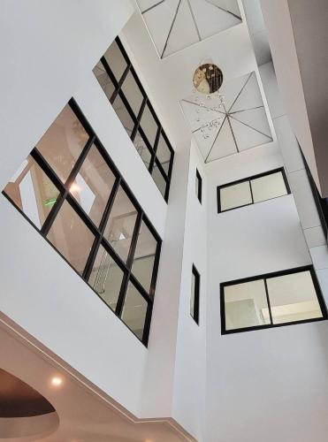 a room with large windows and a ceiling at Manomon residence มโนมน เรสซิเดนซ์ in Khon Kaen