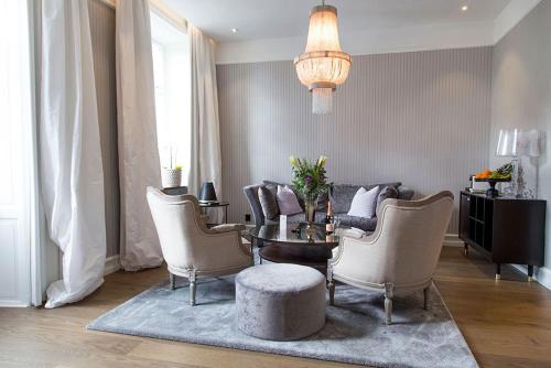a living room with a table and chairs at Continental du Sud in Ystad