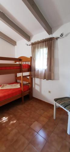 a room with two bunk beds and a window at Résidence de tourisme Les Hauts de l'Avena in Sartène
