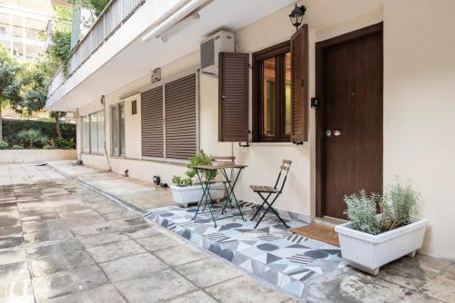 Cute tiny apartment in the heart of Flisvos