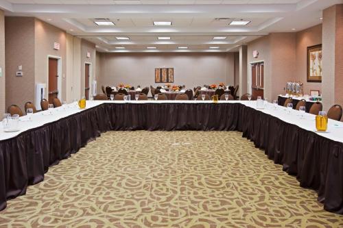 a large banquet room with tables and chairs at Holiday Inn Florence by IHG in Florence