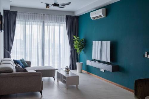 TV a/nebo společenská místnost v ubytování Family Seaview Suite with 3 Rooms by The Only Bnb