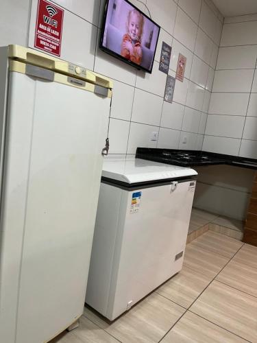 Dapur atau dapur kecil di Casa de temporada Stracini