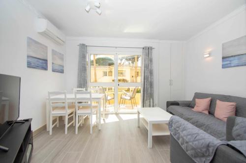 Apartamento con vistas al mar y al lado de todo.