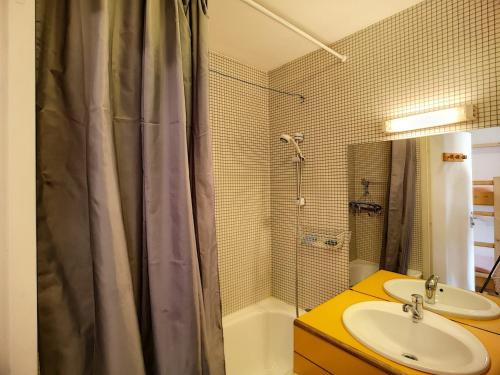 a bathroom with a sink and a shower at Studio montagne 3 pers aux Menuires, ski aux pieds - FR-1-178-305 in Les Menuires