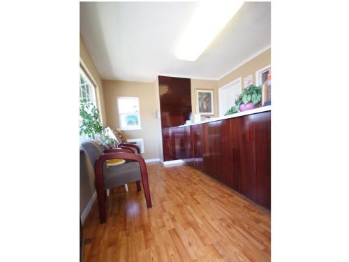 a living room with a table and a chair at Redwood Inn in Santa Rosa