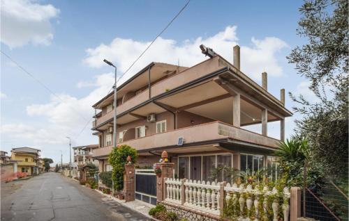 Nice Apartment In Isola Di Capo Rizzuto With Wifi And 2 Bedrooms