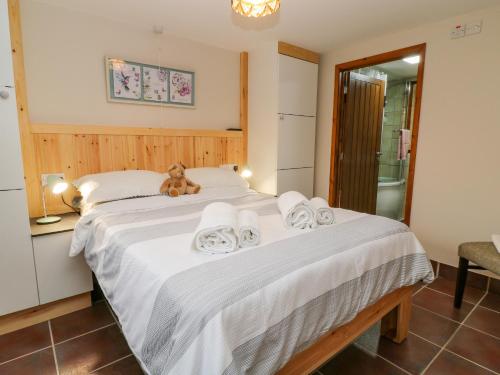 Postel nebo postele na pokoji v ubytování Monkleigh Mill