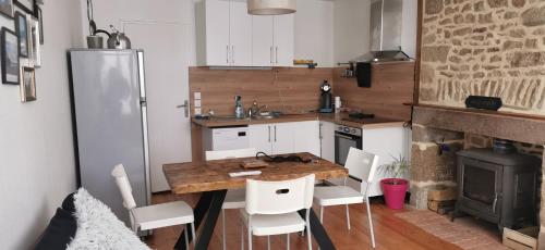 Kuchyň nebo kuchyňský kout v ubytování La petite maison de la Tante Marie