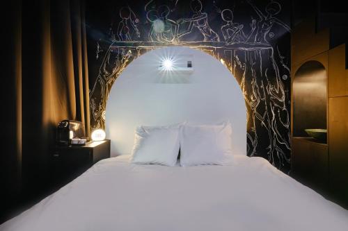 Ένα ή περισσότερα κρεβάτια σε δωμάτιο στο SUPPER Hotel