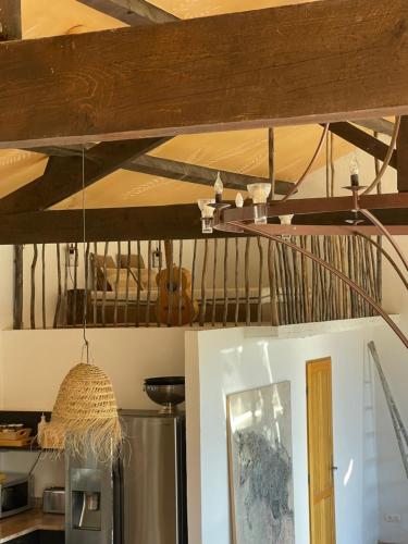 a ceiling in a kitchen with a wooden ceiling at Le Mas des Perrines Maison d’Hôtes in Pernes-les-Fontaines