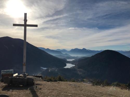 a cross on top of a mountain with a view at B&B Relais Dolomiti in Bedollo