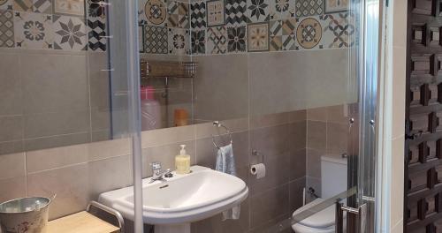 A bathroom at Cortijo AguaChá