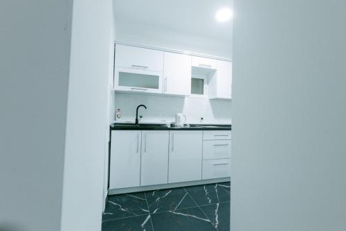 Cuisine ou kitchenette dans l'établissement Backa idila