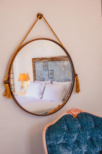 Una cama o camas en una habitación de Bay C