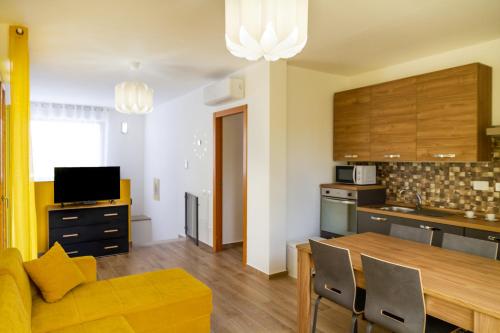F50 Yellow house – Photos 2