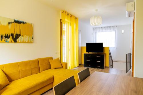 F50 Yellow house – Photos 3