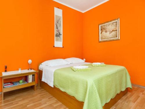 Studio apartment Josip