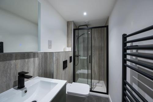 Koupelna v ubytování Luxury 3 Bedroom Apt On Edinburgh's Royal Mile