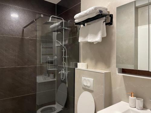 Koupelna v ubytování Premium Apartments