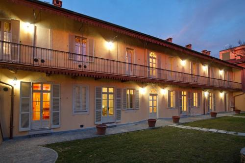 a building with a balcony on the side of it at Villa Albaluce in Caluso