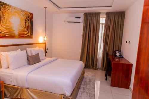 EE29 Hotel and Suites – Photos 5