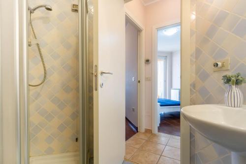 A bathroom at Appartamento L'Ancora - MyHo Casa