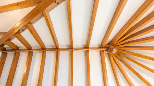 a ceiling of a room with wooden beams at Casa Holly Comares by Ruralidays in Comares