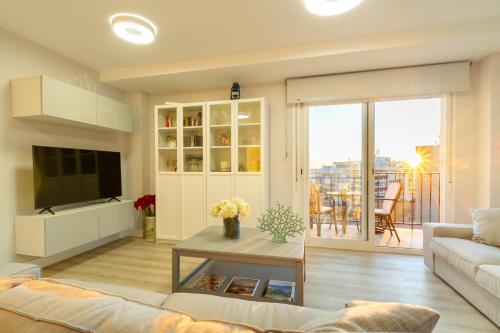 MARBELLA BANUS SUITES - Marbella Center Apartment - Spacious & Bright - 3BR - 2BA - City Views - Excellent Location - Heart of Marbella Center - Walk Everywhere - Ideal for Families