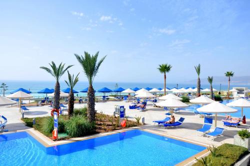 Bazén v ubytování Pickalbatros White Beach Taghazout - Adults Friendly 16 Years Plus - Ultra All Inclusive nebo v jeho okolí