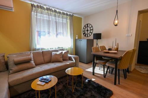 a living room with a couch and a table at BANE APARTMANI 7 in Kraljevo