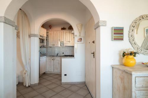 Kuchyň nebo kuchyňský kout v ubytování S'Abba e Sa Pedra - Your House in Sardinia