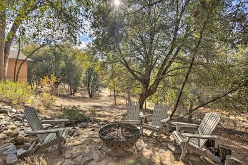 a group of three chairs and a fire pit at Peaceful Oak Haven Cabin near Yosemite in Mariposa
