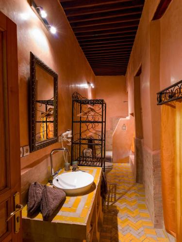 a bathroom with a sink and a mirror at Riyad Al Atik in Fez