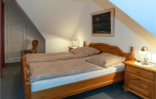 Säng eller sängar i ett rum på 2 Bedroom Lovely Apartment In Dagebll