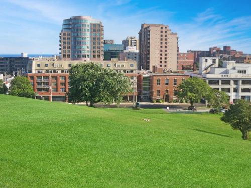 Corner Suite with Citadel View – Photos 4