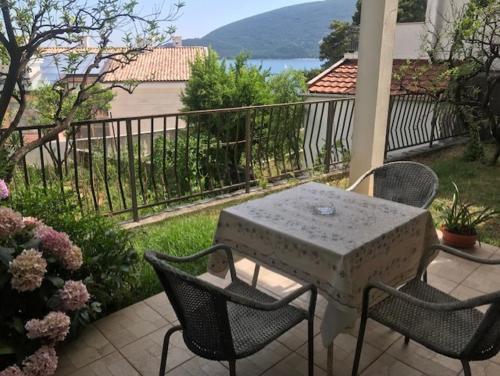 Uma vista da montanha tirada do apartamento 