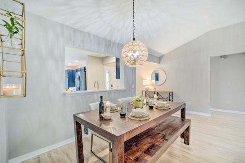 Gambar di galeri bagi Sunny Home with Golf Cart in The Villages! di The Villages