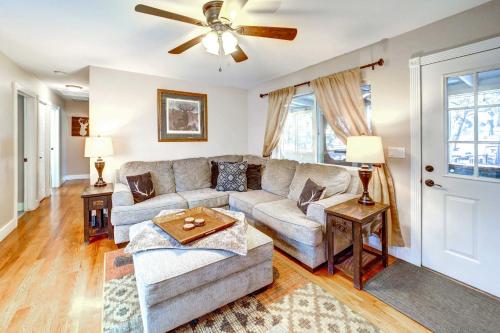 Pet-Friendly Pine Vacation Rental Cottage! – Photos 3