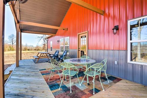 Spacious Home with Deck, Near Bull Shoals Lake!
