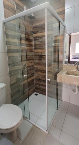 a bathroom with a shower with a toilet and a sink at Casa de Praia em Beberibe - House 4k Beberibe, Acomoda até 12 pessoas in Beberibe