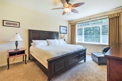a bedroom with a bed and a ceiling fan at Kouls Retreat Condo 2 Mi to Lake Wenatchee in Leavenworth