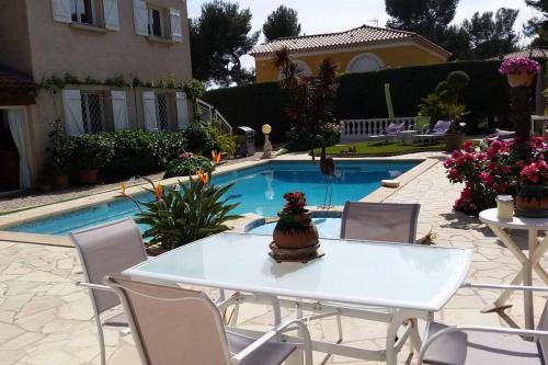 Studio dans villa de charme, piscine, proche plage photo 3