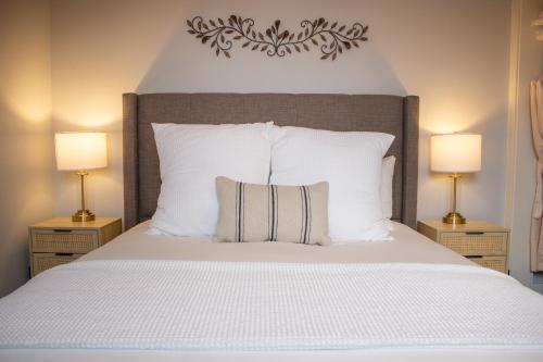 a bedroom with a large bed with two lamps at Douglas On Third in McMinnville