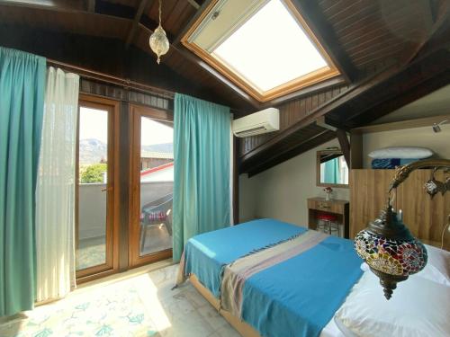 a bedroom with a bed and a window at Loya Vita Hotel in Dalyan