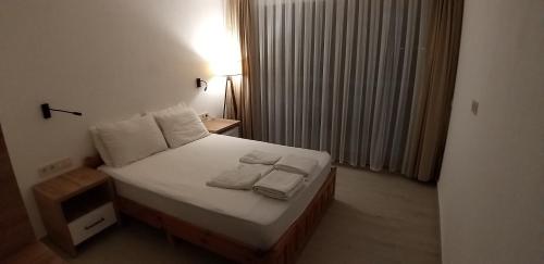 Кровать или кровати в номере Lindos Pension