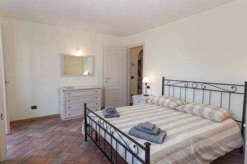 Ένα ή περισσότερα κρεβάτια σε δωμάτιο στο Casa Pina - Menaggio by LoveComo