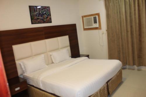 Кровать или кровати в номере Al Massah Al Khalijiyah Furnished Units
