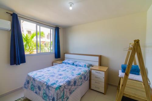 Apartamento Confortável Completo e com Ar Condicionado tesisinde bir odada yatak veya yataklar