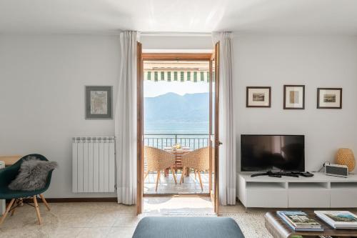 Μια τηλεόραση ή/και κέντρο ψυχαγωγίας στο Vista Azzurra - Sala Comacina by LoveComo
